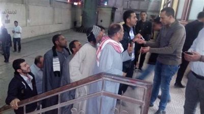 العزيمة تتحدى العواصف.. استمرار توافد الناخبين رغم سوء الأحوال الجوية