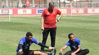 «إكرامي وسليمان» يكتفيان بالجري حول الملعب