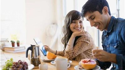 دراسة تكشف سبب زيادة وزن المرتبطين