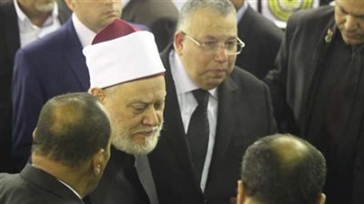 علي جمعة يقدم واجب العزاء في زوجة وكيل أول مجلس النواب