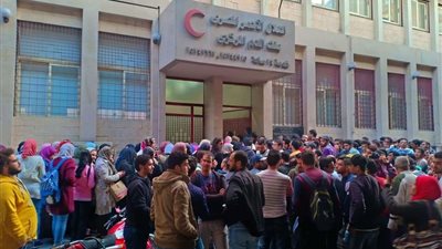 فرج عامر يشيد بتوافد المصريين  للتبرع بالدم لمصابي حادث محطة مصر