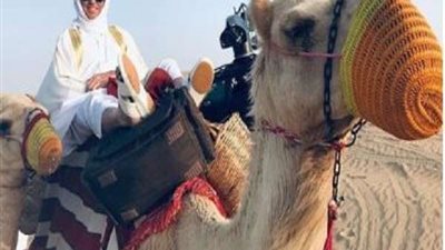 جميس بوند يركب جمل بصحراء الإمارات من أجل فيلمه الجديد