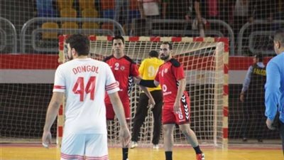 كرة يد| الأهلي يحسم نتيجة الشوط الأول على الزمالك 10-9