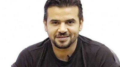 ساموزين يغني لـ «محمد صلاح».. ويعلق: «وفقك الله»