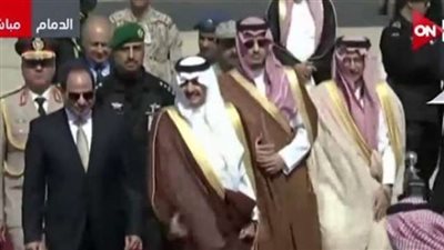 لحظة وصول السيسي للسعودية للمشاركة في القمة العربية (فيديو)