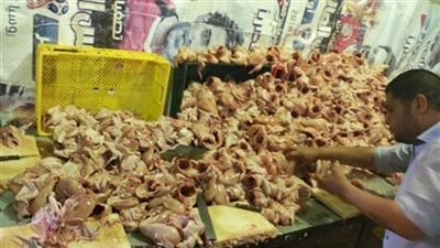 مباحث التموين تضبط 3 طن دواجن غير صالحة بحلوان (صور)