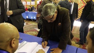 بالصور.. مفيد فوزي يشارك في عمومية الصحفيين