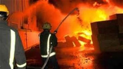إخماد حريق هائل نشب في مصنع «كرتون» بالشرقية