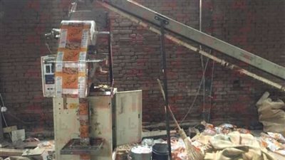 مباحث التموين تضبط مركز تعبئة مواد غذائية بدون ترخيص (صور)