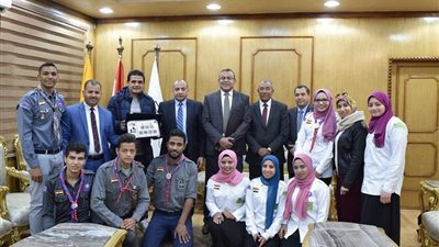 رئيس جامعة بني سويف يكرم الطلاب الفائزين في أسبوع شباب الجامعات