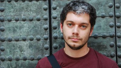 الشعر الأبيض قبل الثلاثين ينذرك بأمراض خطيرة