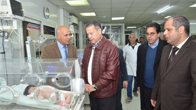 محافظ بني سويف يزور مستشفى ناصر العام عقب انبعاث أدخنة من أحد المناور