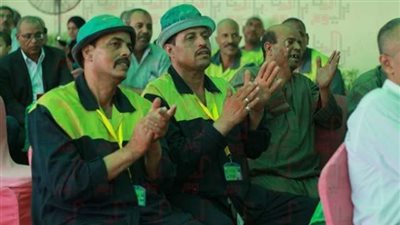 تكريم عدد من العمال بالهيئة العامة للنظافة بكورنيش النيل..(صور)