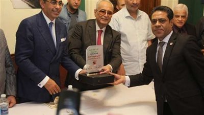 حزب الوفد يكرم رموز الكرة المصرية «صور»