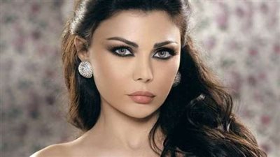 هيفاء وهبي تعاني نفسياً من ابتعادها عن والديها