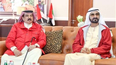 الشيخ محمد بن راشد يلتقي ملك البحرين خلال فعاليات فروسية