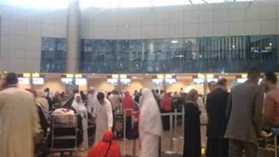 3791 معتمرًا يغادرون مطار القاهرة لأداء مناسك العمرة
