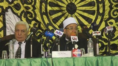 وزير الأوقاف يفتتح مكتبة ملتقى الفكر الإسلامي بساحة الحسين (صور)