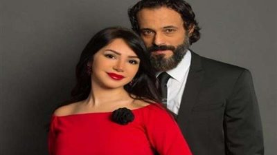 شاهد.. يوسف الشريف يحتفل بعيد ميلاد زوجته على طريقته