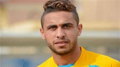 محمد فتحي يستعد للموسم الجديد بالتدريب في الرمال (صور)