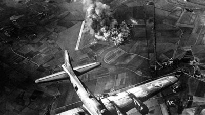 رغم دمار الحروب.. تعرف على الطيار الذي قصف برلين بالحلوى