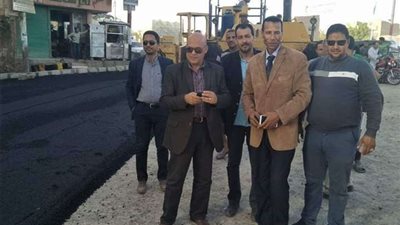 بدء رصف 3 شوارع رئيسية بسمالوط المنيا