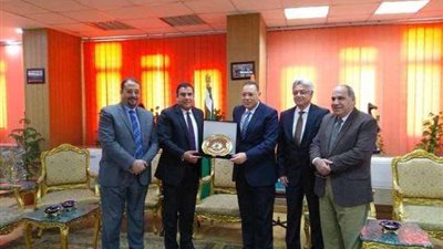 محافظ الشرقية يستقبل وفدًا من شركة 