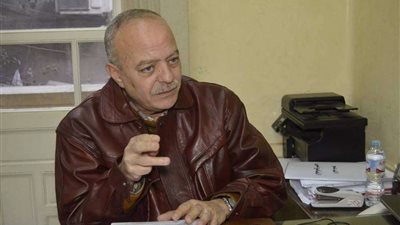 إيهاب الطاهر: أجور عمال النظافة أعلى من الأطباء (حوار)