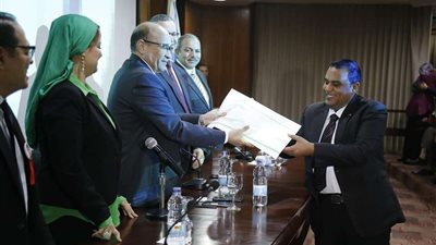 توزيع جوائز الدكتورة نوال عمر لـ