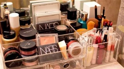 مقابل 'أدوات تجميل'.. أم تبيع رضيعتها لإحدى عصابات الاتجار بالبشر