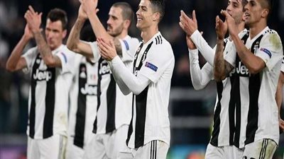 يوفنتوس يتقدم بهدفين على نابولي في الشوط الأول