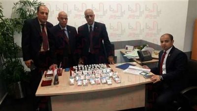 جمارك مطار القاهرة تنجح في إحباط عملية تهريب مشغولات فضية