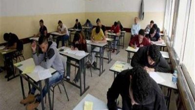 طلاب الثانوية يؤدون امتحان الجبر والهندسة الفراغية الأحد المقبل