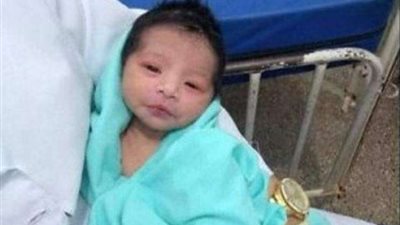 عودة طفلة للحياة بعد 8 ساعات من دفنها