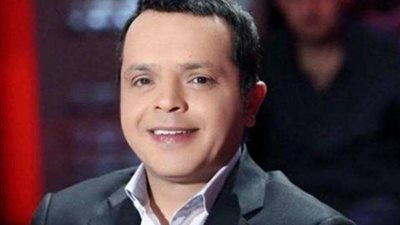 ”هنيدي” يرفض تدوين قصة حياته في ”أرض النفاق”