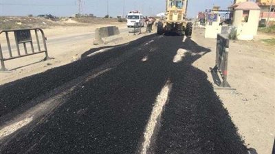 بدء رصف طريق ”دمياط - بورسعيد” (صور)