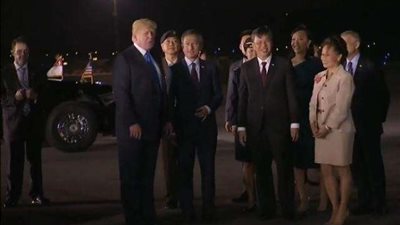 وصول الرئيس الأمريكي إلى سنغافورة تمهيدًا لقمة ”ترامب كيم” (صور)