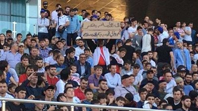 رئيس الشيشان يحضر مران الفراعنة ويوجه التحية لـ”صلاح” (فيديو)