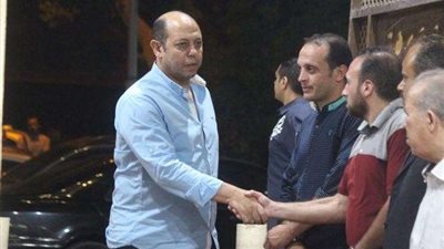 نجوم الزمالك والأهلى يتوافدون على عزاء مجدى السيد ”صور”