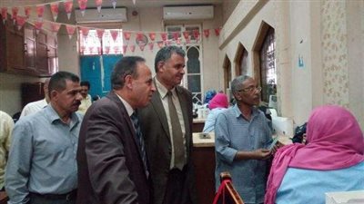 جولة مفاجئة لرئيس هيئة السكة الحديد بمحطة القاهرة (صور)