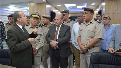 محافظ دمياط يتفقد تجهيزات غرفة التحكم لكاميرات المراقبة الجديدة