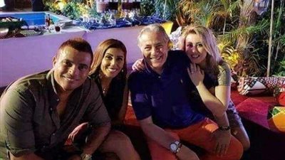 عمرو دياب يلفت الأنظار مُجددًا مع ”دينا الشربيني” (فيديو وصور)