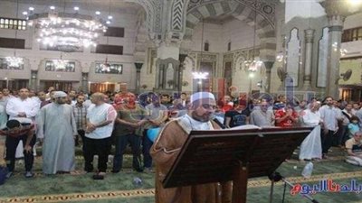 صلاة التراويح في مسجد النور بالعباسية احتفاءًا بليلة القدر (صور)