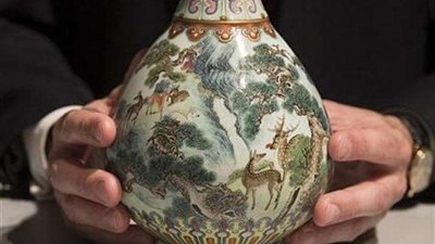 إناء زهور صيني من القرن الـ18 بـ ”19 مليون دولار”