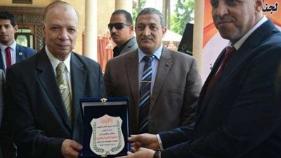 محافظ القاهرة يسلم 24 دراجة بخارية لذوي الاحتياجات الخاصة