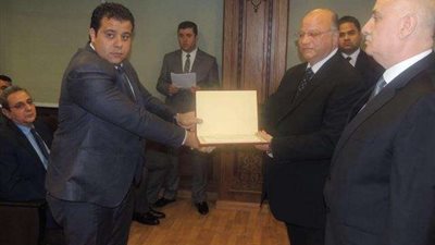 لتفانيه في العمل.. «أمن القاهرة» يكرم وكيل قسم مكافحة سرقات السيارات