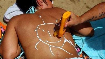 احذر.. كريمات الوقاية من الشمس تضر بالجهاز الهرموني للجسم