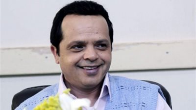 زوجة هنيدى تسحب كل أرصدته من البنك في ”أرض النفاق”