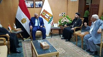محافظ الوادي الجديد يستقبل وفد كنيسة العذراء للتهنئة بالعيد