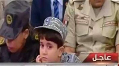 أبناء الشهداء يصلون العيد بالزي العسكري